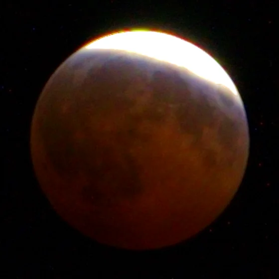 The moon at 22:46, most of the disc copper, a bright rind left.