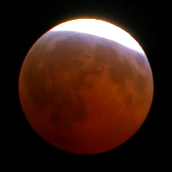 The moon at 22:52, most of the disc copper, a bright rind left.